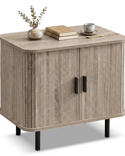 Table de chevet moderne de style Mid-Century Giantex 61 cm avec portes coulissantes cannelées et étagères de rangement